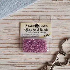 Оригінальний скляний бісер для вишивки Mill Hill Glass Seed Beads 11/0 артикул 02082 насиченого рожевого відтінку у фірмовому блістері (4 г) для професійного рукоділля від інтернет-магазину Crazy Cross Stitch