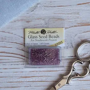 Оригінальний скляний бісер для вишивки Mill Hill Glass Seed Beads 11/0 артикул 02051 у фірмовому блістері вагою 2,85 г, що забезпечує неперевершену якість та довговічність ваших творчих робіт, представлений в інтернет-магазині Crazy Cross Stitch