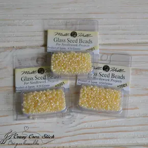 Оригінальний скляний бісер для вишивки Mill Hill Glass Seed Beads 11/0 артикул 02001 ніжного кремово-білого відтінку у фірмовому блістері (4,54 г), що забезпечує еталонну якість та бездоганний вигляд рукодільних проектів, представлений в асортименті інтернет-магазину Crazy Cross Stitch