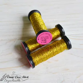 Металізована нитка Kreinik Very Fine #4 Braid кольору 028 (Citron) на котушці для оздоблення вишивки та декоративних елементів