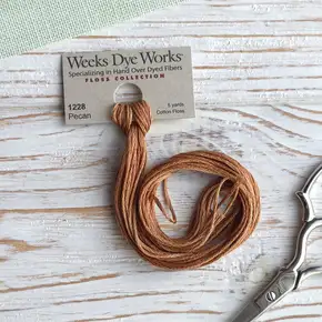Бавовняне муліне ручного фарбування Weeks Dye Works 1228 Pecan (Пекан). Преміальні нитки секційного фарбування (меланж) теплого коричнево-горіхового відтінку для вишивання хрестиком. Купити оригінальне американське муліне WDW для рукоділля в інтернет-магазині Crazy Cross Stitch