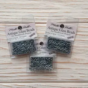 Скляний бісер Antique Glass Beads Mill Hill 03010. Ексклюзивний калібрований бісер із вінтажним ефектом для преміальної вишивки хрестиком, оздоблення авторських сюжетів та створення прикрас в інтернет-магазині Crazy Cross Stitch