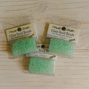 Оригінальний скляний бісер для вишивки Mill Hill Glass Seed Beads 11/0 артикул 02016 у фірмовому блістері вагою 4,54 г, що гарантує еталонну якість та бездоганний вигляд рукодільних виробів, представлений в асортименті інтернет-магазину Crazy Cross Stitch