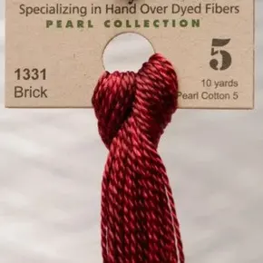 Муліне Weeks Dye Works Pearl Cottons #5 1331 Brick — перлові нитки насиченого червоно-цегляного кольору, пофарбовані вручну для вишивки та рукоділля